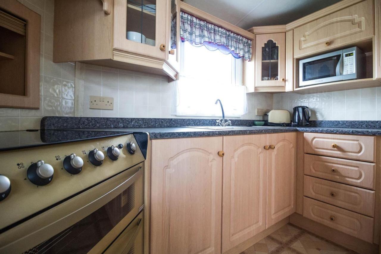 Brilliant Caravan For Hire At Manor Park In Hunstanton Norfolk Ref 23176K Hotel Exterior foto