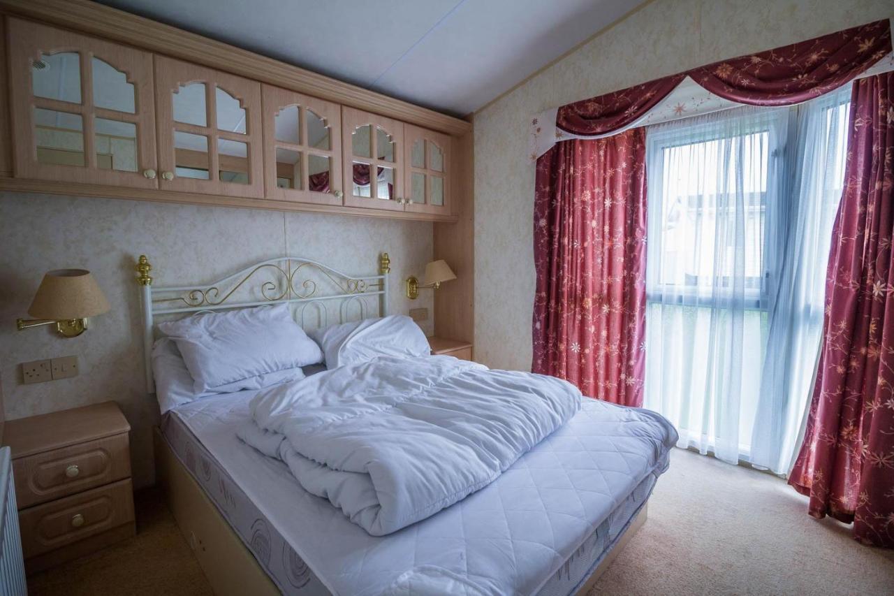 Brilliant Caravan For Hire At Manor Park In Hunstanton Norfolk Ref 23176K Hotel Exterior foto