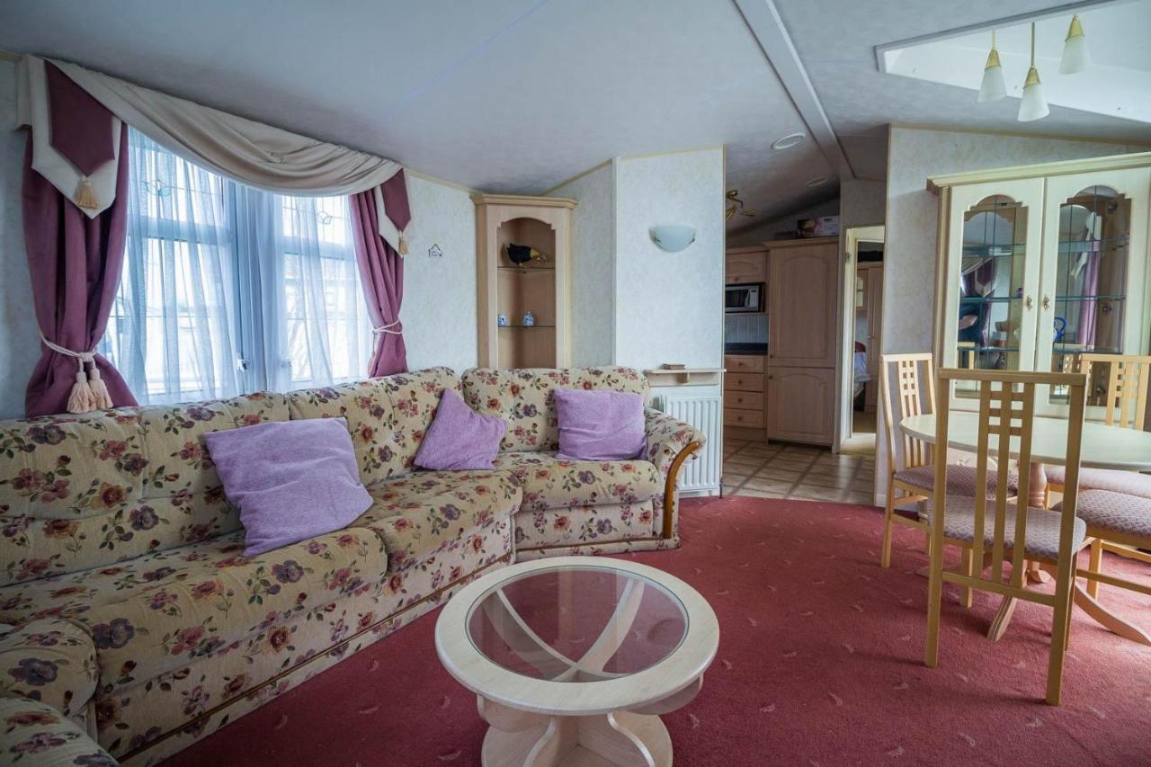 Brilliant Caravan For Hire At Manor Park In Hunstanton Norfolk Ref 23176K Hotel Exterior foto