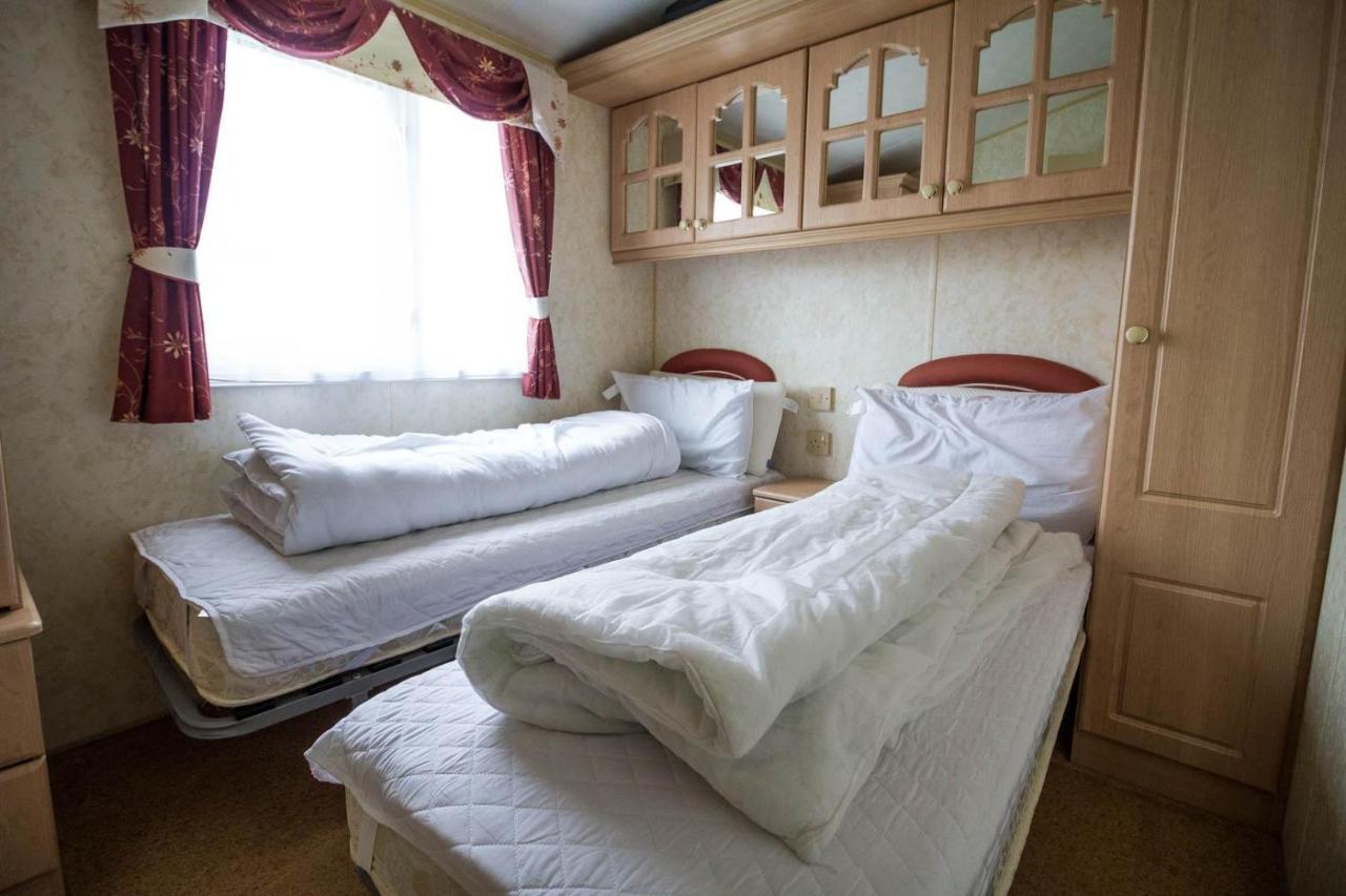 Brilliant Caravan For Hire At Manor Park In Hunstanton Norfolk Ref 23176K Hotel Exterior foto