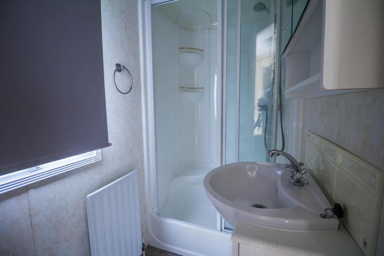Brilliant Caravan For Hire At Manor Park In Hunstanton Norfolk Ref 23176K Hotel Exterior foto