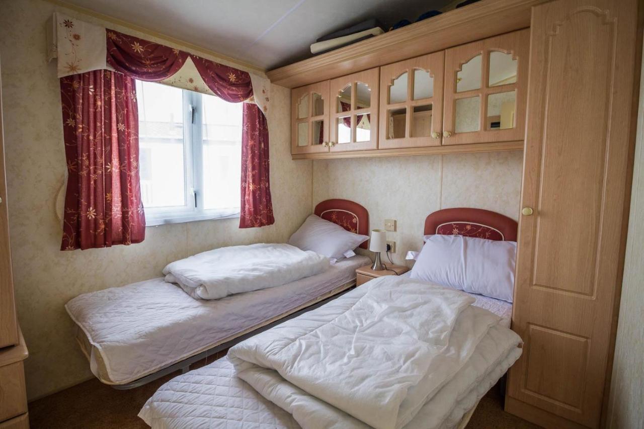 Brilliant Caravan For Hire At Manor Park In Hunstanton Norfolk Ref 23176K Hotel Exterior foto