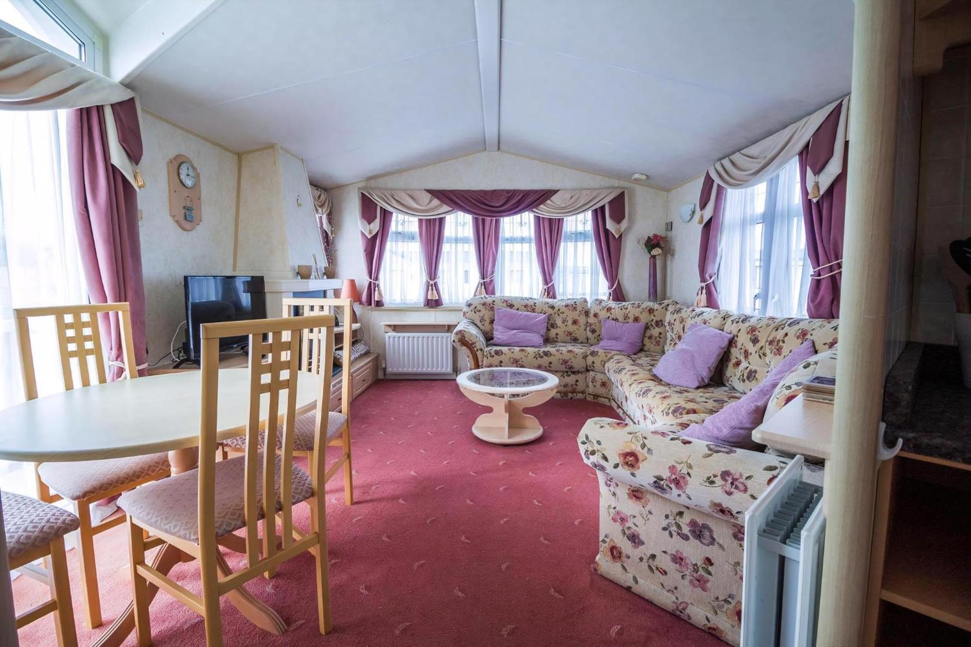 Brilliant Caravan For Hire At Manor Park In Hunstanton Norfolk Ref 23176K Hotel Exterior foto