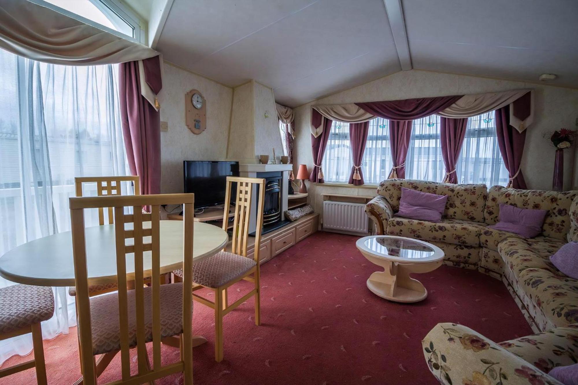 Brilliant Caravan For Hire At Manor Park In Hunstanton Norfolk Ref 23176K Hotel Exterior foto