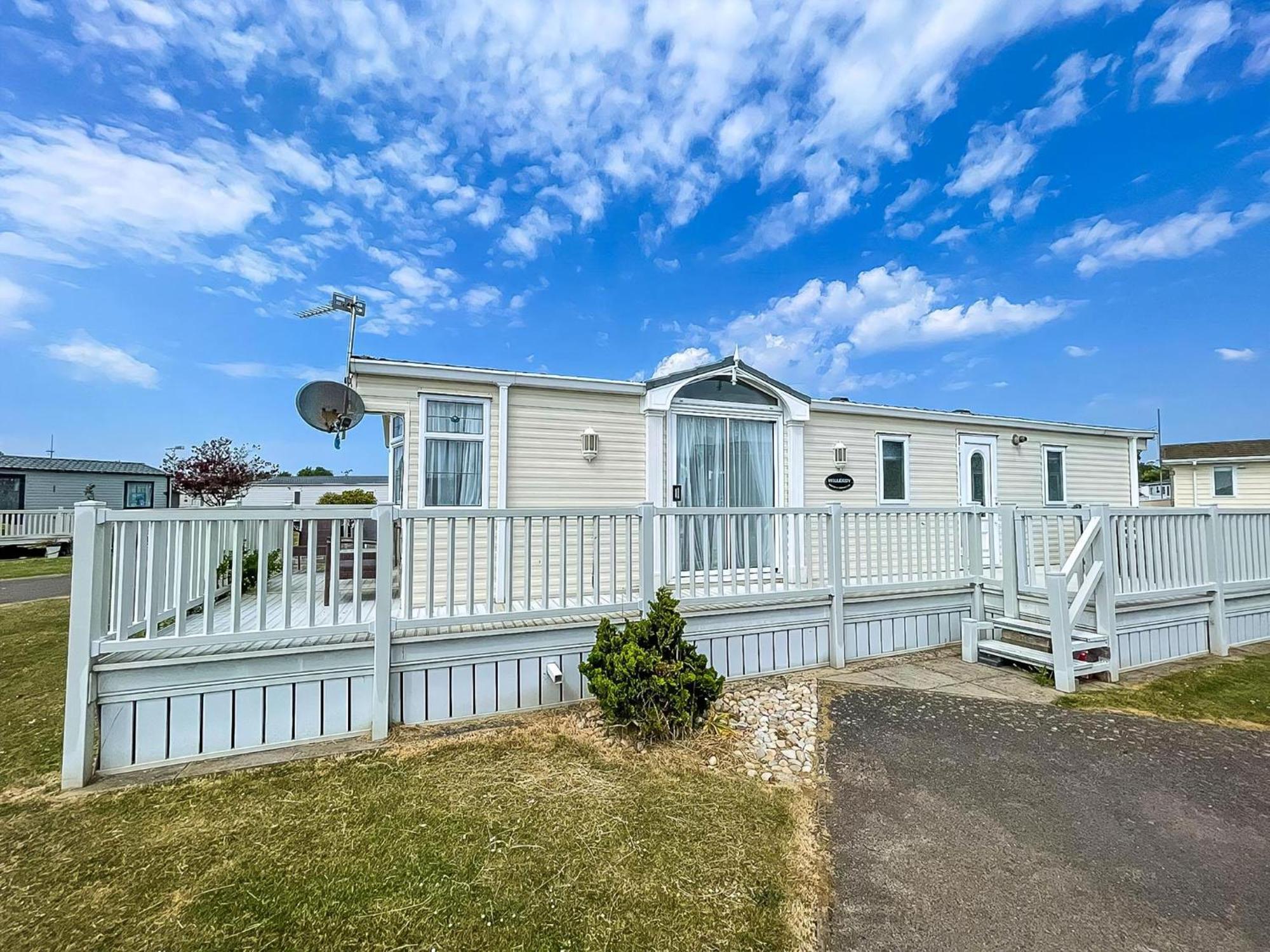 Brilliant Caravan For Hire At Manor Park In Hunstanton Norfolk Ref 23176K Hotel Exterior foto