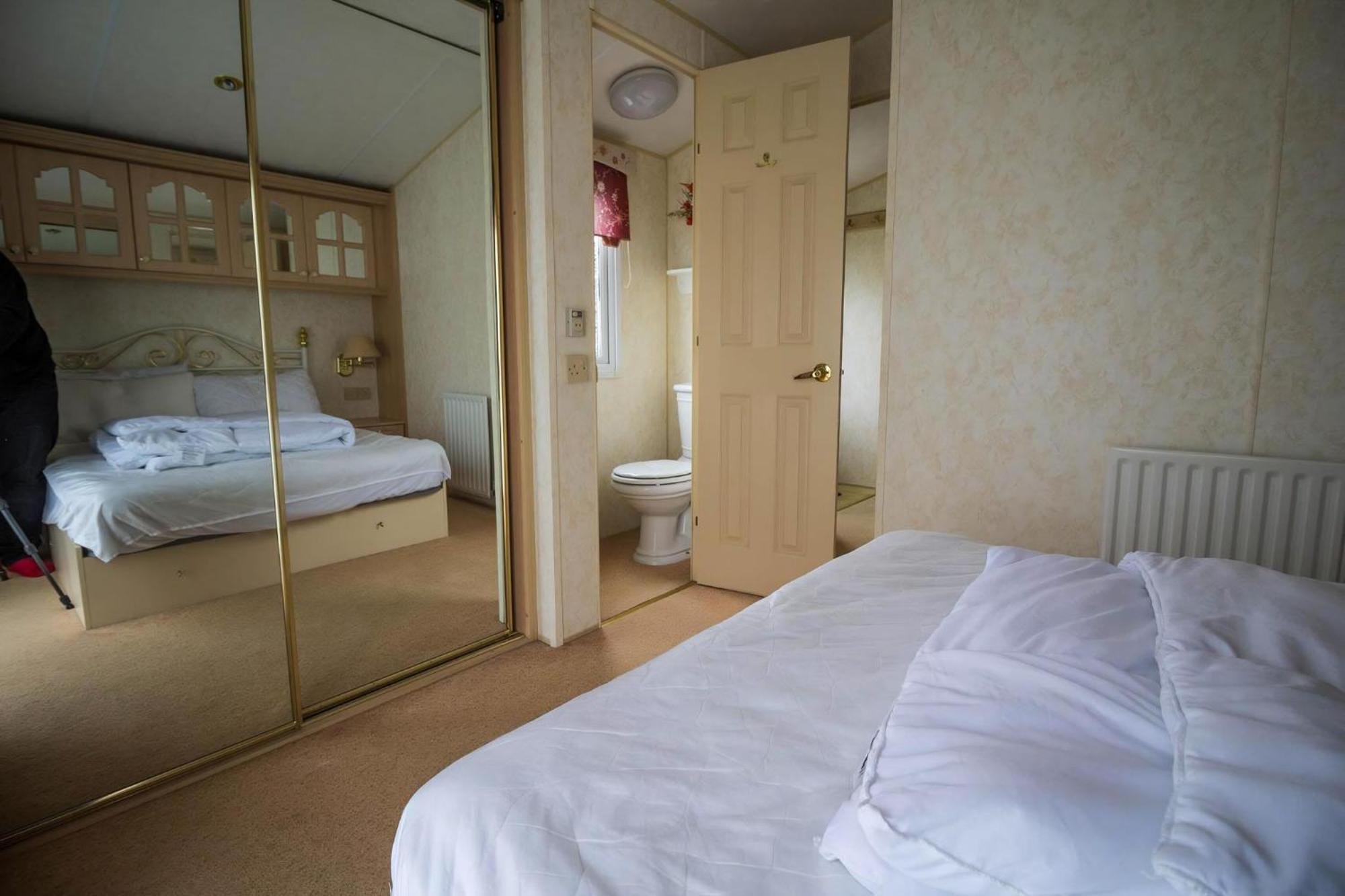 Brilliant Caravan For Hire At Manor Park In Hunstanton Norfolk Ref 23176K Hotel Exterior foto