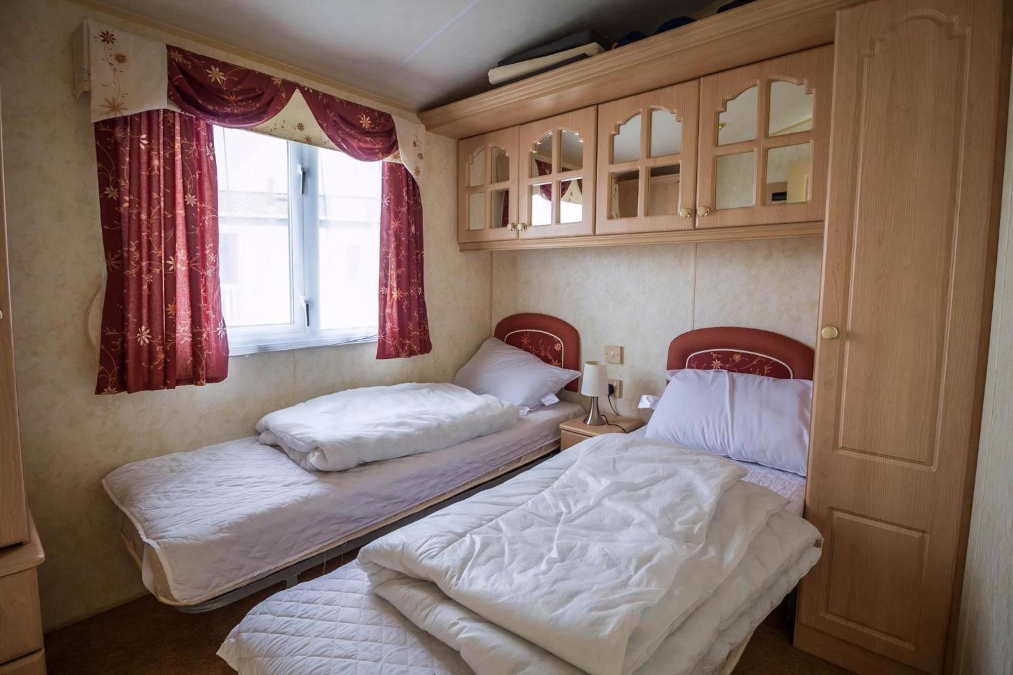 Brilliant Caravan For Hire At Manor Park In Hunstanton Norfolk Ref 23176K Hotel Exterior foto